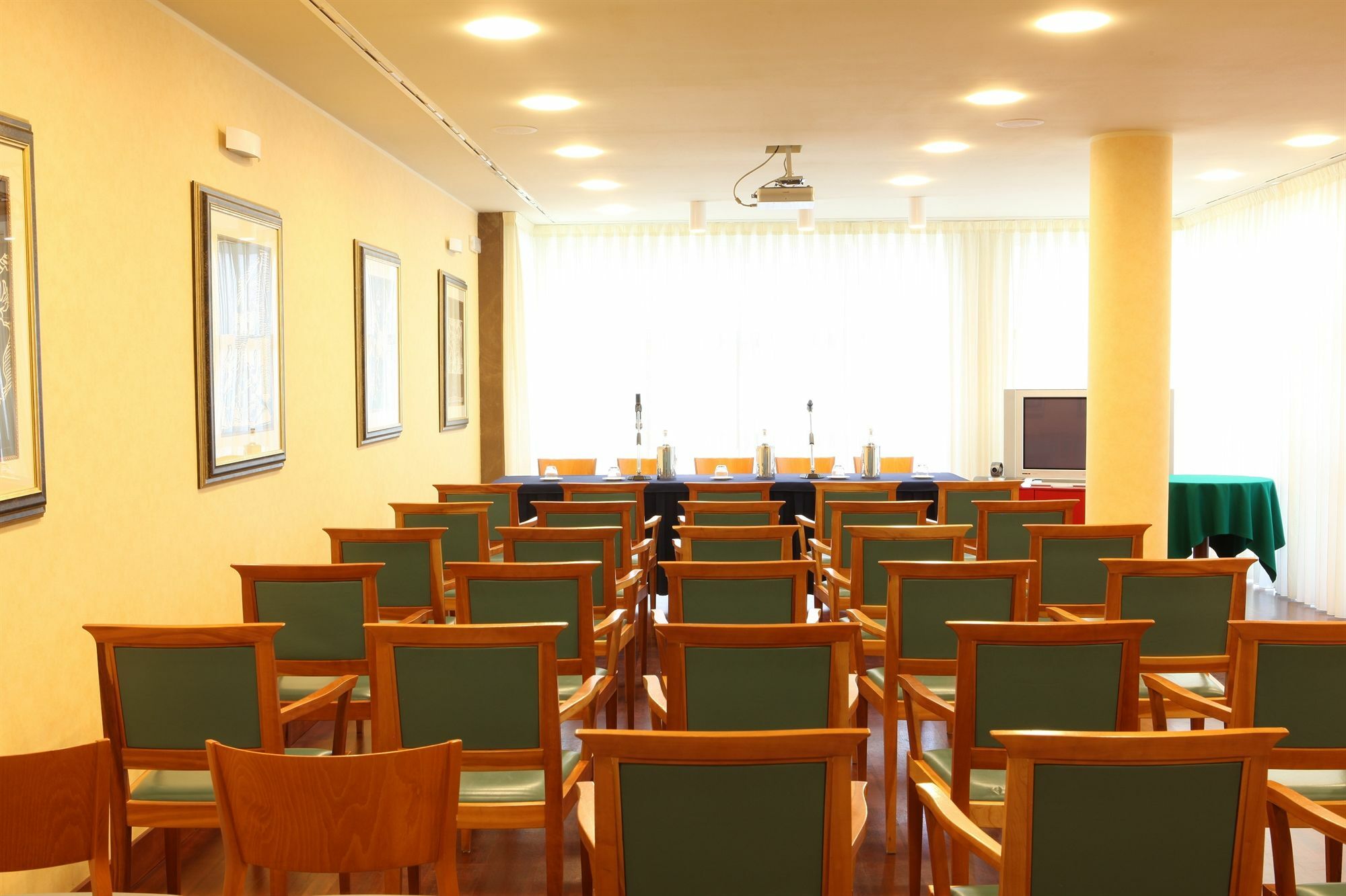 מטרה Hotel Del Campo מראה חיצוני תמונה